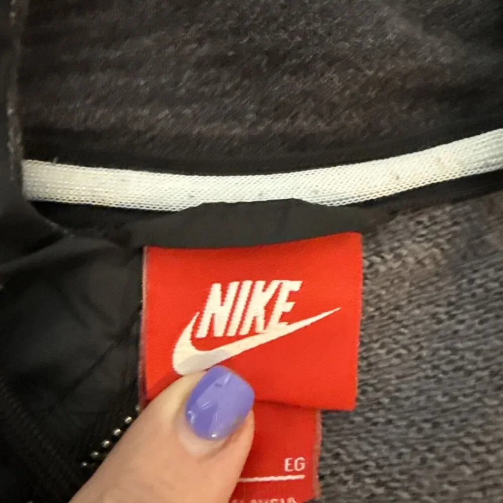 Nike Hoodie Full zipper With Zipper Pocket.  Size XL